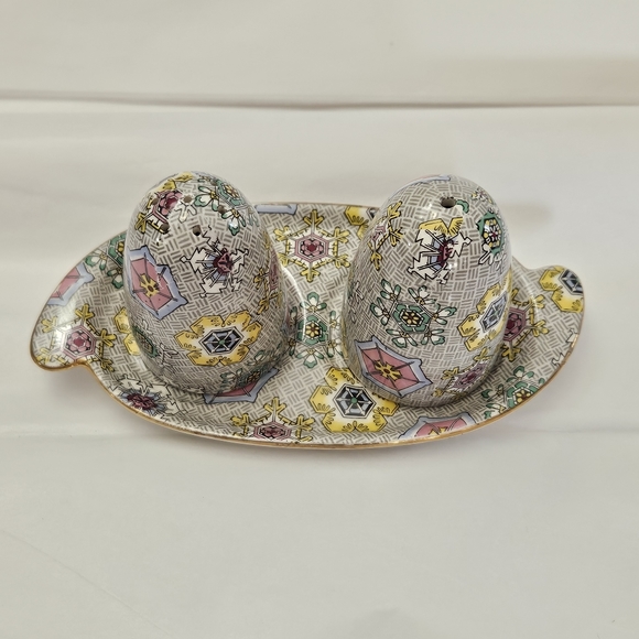 "Kaleidoscope" chintz pattern, salt, and pepper with tray. - Picture 2 of 5